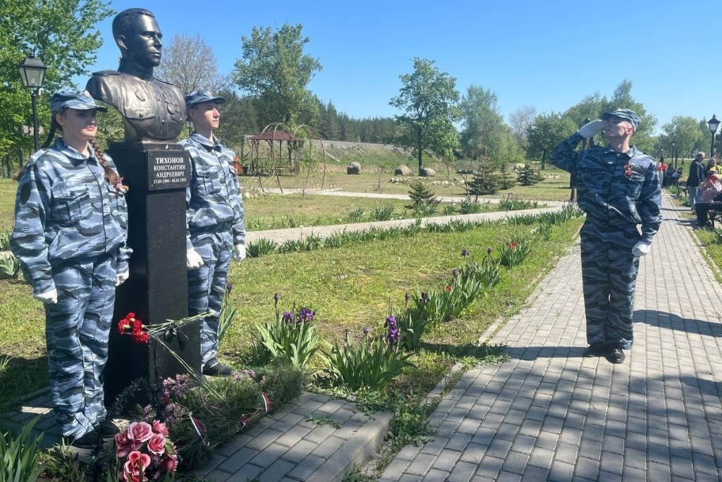 Саратовские школьники взяли ответственность за аллею Героев